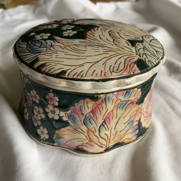 Vintage Floral Chinoiserie Trinket Box - Picture 4 of 15